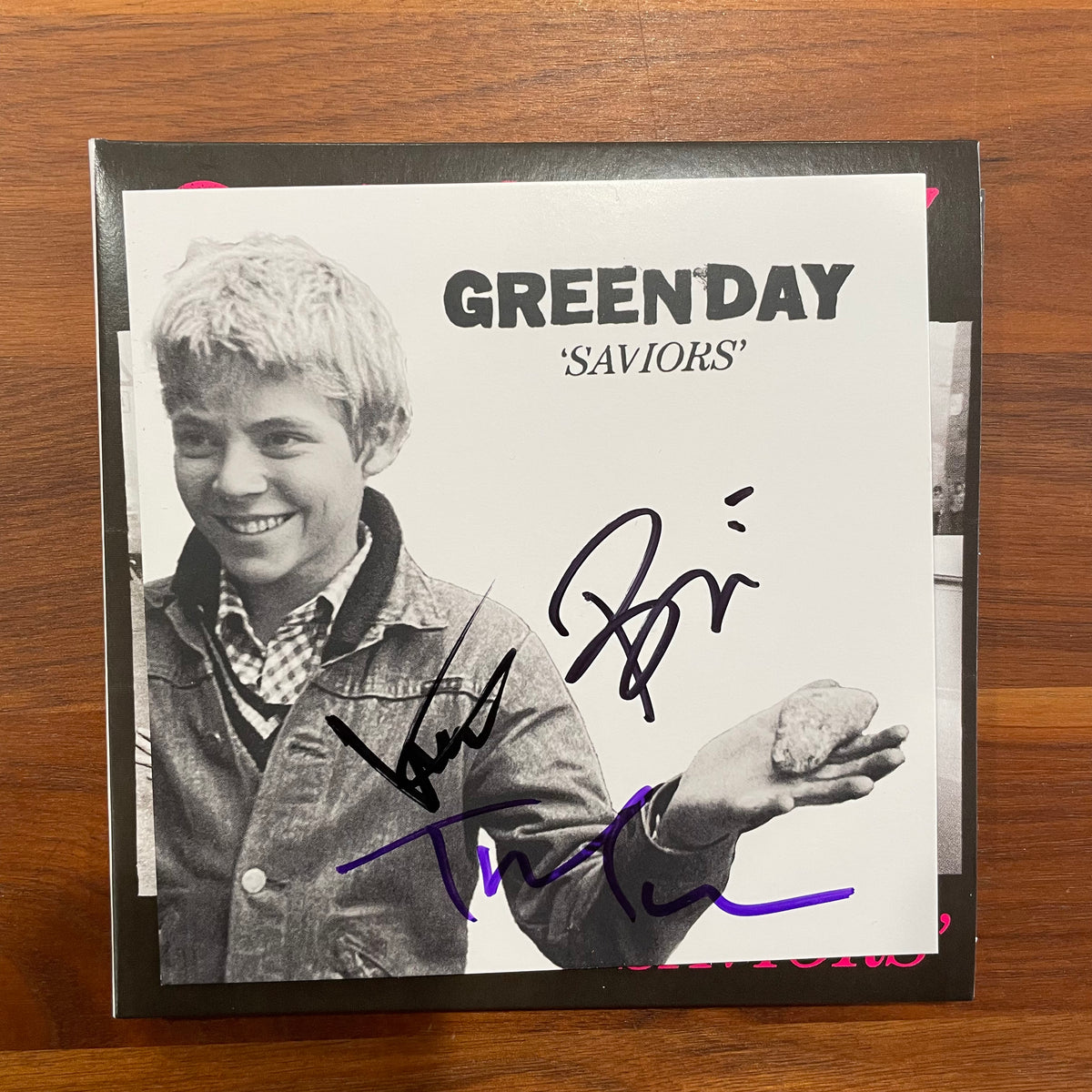 Green Day “Saviors” CD (SIGNED) – LOUD PIZZA RECORDS