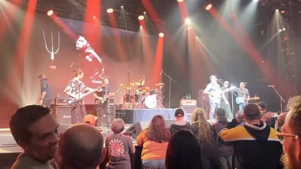 Eve 6 w/ Tom Morello "Kick Out the Jams"!